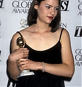 1995-01-21-52nd-Golden-Globe-Awards-021.jpg