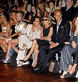 2010-07-06-Paris-Fashion-Week-Giorgio-Armani-Prive-Front-Row-Fall-Winter-2011-048.jpg