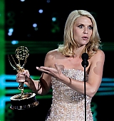 2010-08-29-62nd-Annual-Emmy-Awards-Stage-037.jpg
