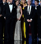 2012-09-23-64th-Emmy-Awards-Stage-And-Audience-032.jpg