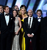 2012-09-23-64th-Emmy-Awards-Stage-And-Audience-033.jpg