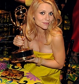 2012-09-23-64th-Emmy-Awards-Stage-And-Audience-048.jpg