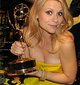 2012-09-23-64th-Emmy-Awards-Stage-And-Audience-060.jpg