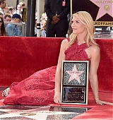2015-09-24-Claire-Danes-Gets-A-Star-On-The-Hollywood-Walk-Of-Fame-0011.jpg