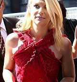 2015-09-24-Claire-Danes-Gets-A-Star-On-The-Hollywood-Walk-Of-Fame-0017.jpg