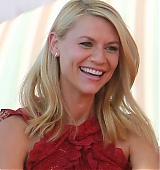 2015-09-24-Claire-Danes-Gets-A-Star-On-The-Hollywood-Walk-Of-Fame-0020.jpg