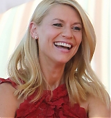 2015-09-24-Claire-Danes-Gets-A-Star-On-The-Hollywood-Walk-Of-Fame-0021.jpg