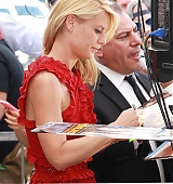 2015-09-24-Claire-Danes-Gets-A-Star-On-The-Hollywood-Walk-Of-Fame-0035.jpg