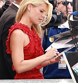 2015-09-24-Claire-Danes-Gets-A-Star-On-The-Hollywood-Walk-Of-Fame-0036.jpg