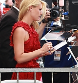 2015-09-24-Claire-Danes-Gets-A-Star-On-The-Hollywood-Walk-Of-Fame-0038.jpg
