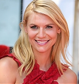 2015-09-24-Claire-Danes-Gets-A-Star-On-The-Hollywood-Walk-Of-Fame-0046.jpg