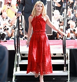 2015-09-24-Claire-Danes-Gets-A-Star-On-The-Hollywood-Walk-Of-Fame-0061.jpg