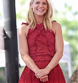 2015-09-24-Claire-Danes-Gets-A-Star-On-The-Hollywood-Walk-Of-Fame-0091.jpg