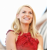 2015-09-24-Claire-Danes-Gets-A-Star-On-The-Hollywood-Walk-Of-Fame-0201.jpg