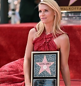 2015-09-24-Claire-Danes-Gets-A-Star-On-The-Hollywood-Walk-Of-Fame-0225.jpg