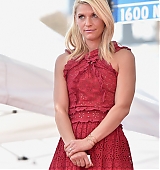 2015-09-24-Claire-Danes-Gets-A-Star-On-The-Hollywood-Walk-Of-Fame-0268.jpg