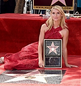 2015-09-24-Claire-Danes-Gets-A-Star-On-The-Hollywood-Walk-Of-Fame-0375.jpg