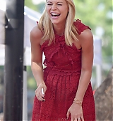 2015-09-24-Claire-Danes-Gets-A-Star-On-The-Hollywood-Walk-Of-Fame-0387.jpg