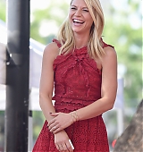 2015-09-24-Claire-Danes-Gets-A-Star-On-The-Hollywood-Walk-Of-Fame-0393.jpg