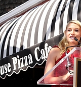 2015-09-24-Claire-Danes-Gets-A-Star-On-The-Hollywood-Walk-Of-Fame-0473.jpg
