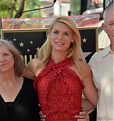 2015-09-24-Claire-Danes-Gets-A-Star-On-The-Hollywood-Walk-Of-Fame-0570.jpg