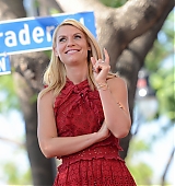 2015-09-24-Claire-Danes-Gets-A-Star-On-The-Hollywood-Walk-Of-Fame-0726.jpg