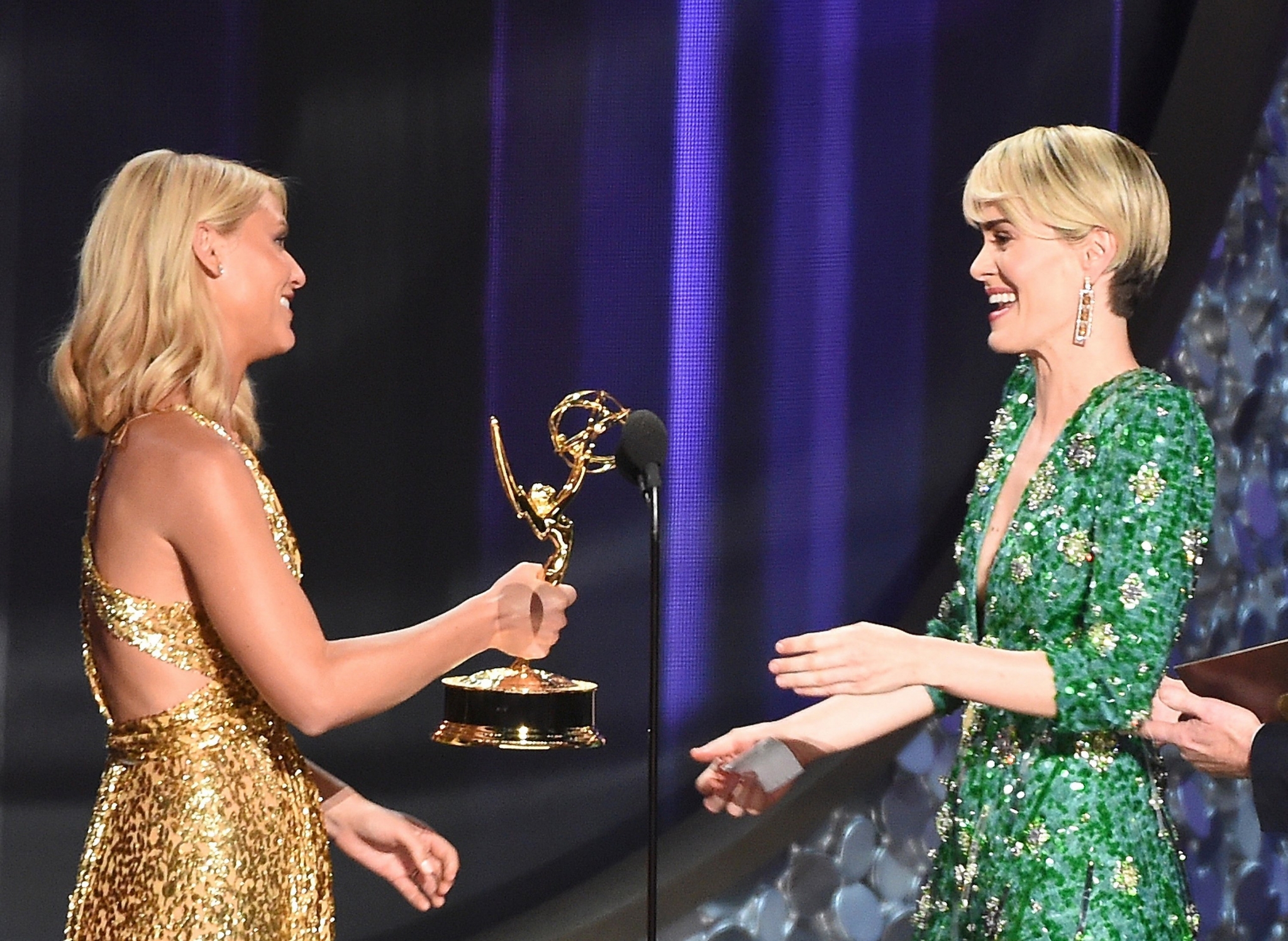 2016-09-18-68th-Emmy-Awards-Show-005.jpg