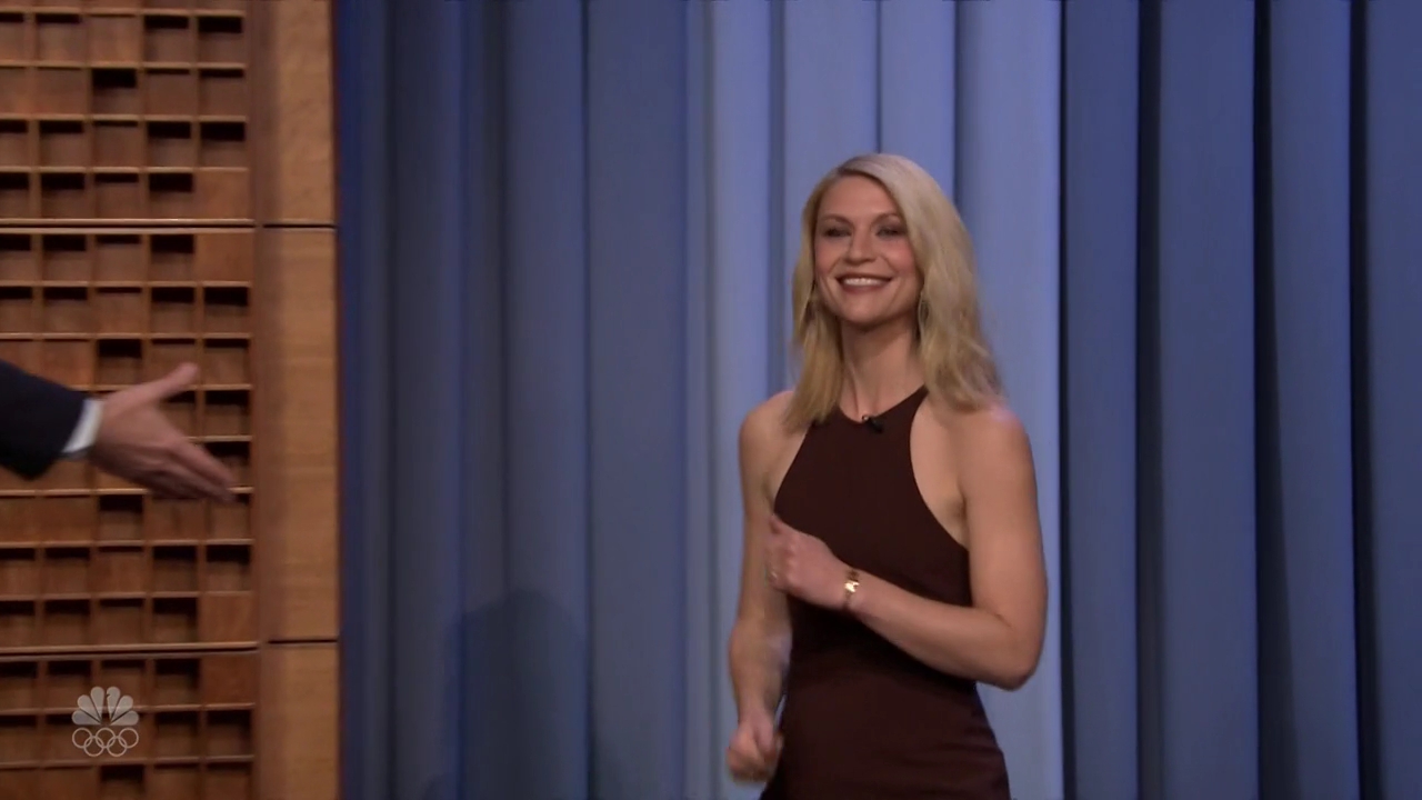 2016-03-28-The-Tonight-Show-With-Jimmy-Fallon-Caps-004.jpg
