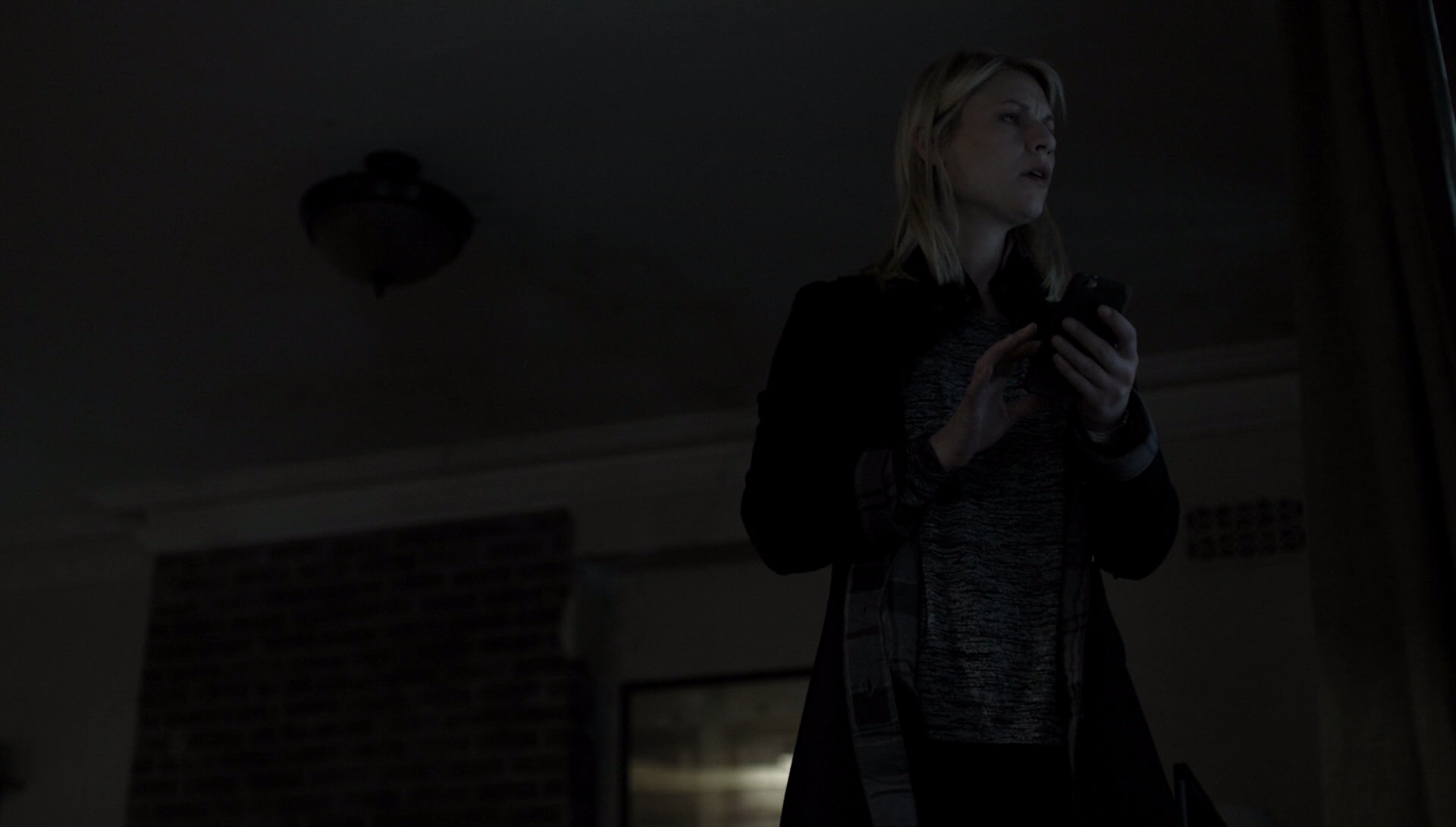 Homeland-6x05-176.jpg Homeland-6x05-176.jpg