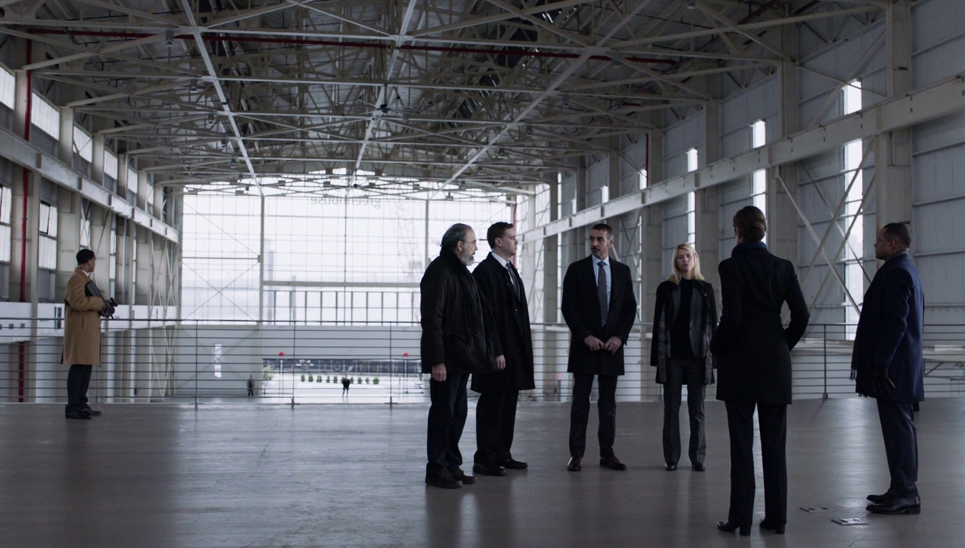 Homeland-6x08-212.jpg Homeland-6x08-212.jpg