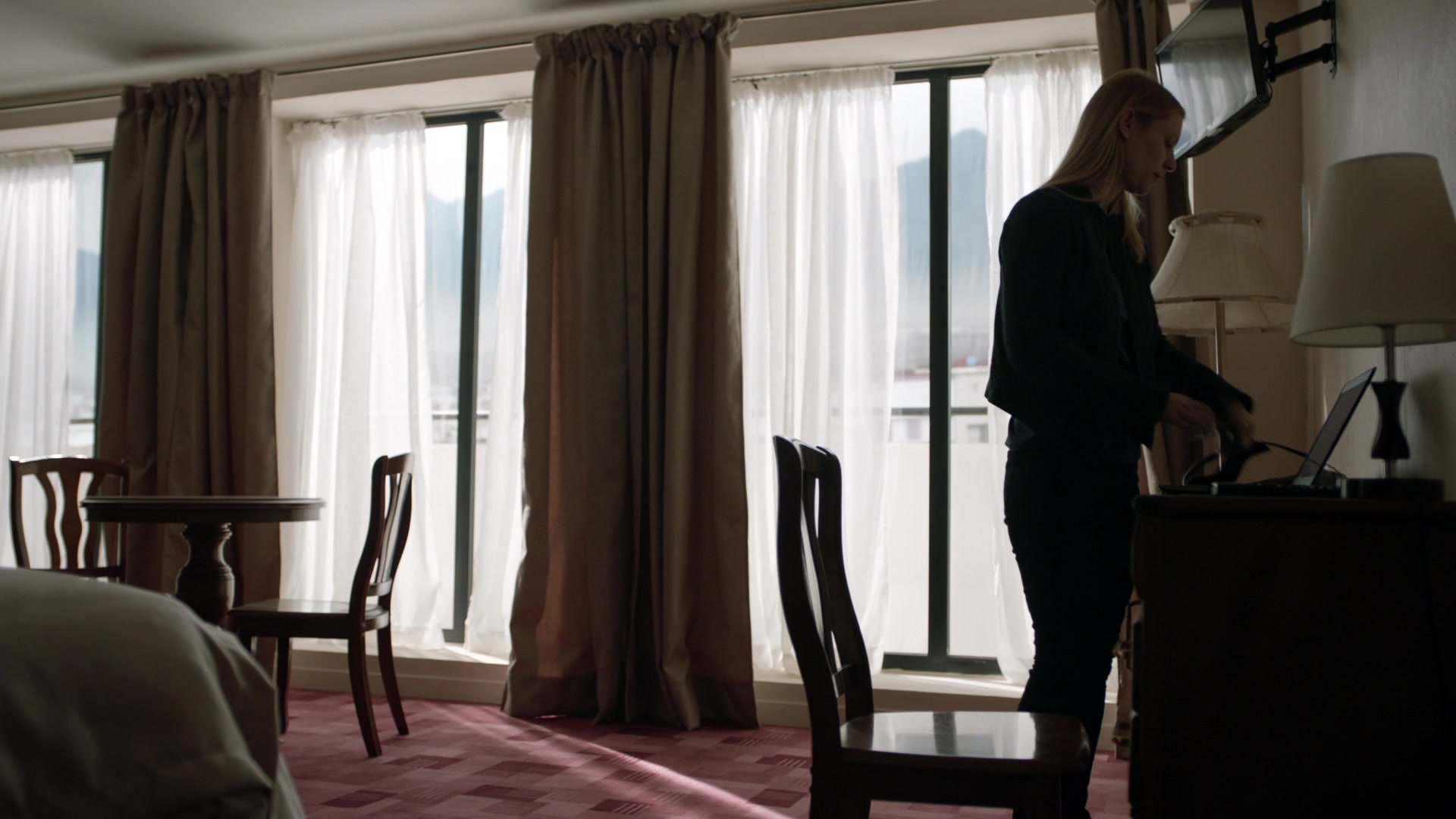 Homeland-8x01-0415.jpg