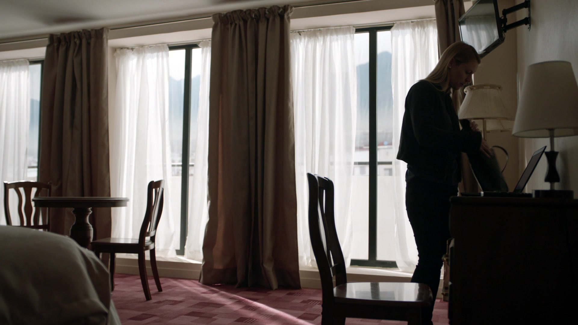 Homeland-8x01-0417.jpg Homeland-8x01-0417.jpg