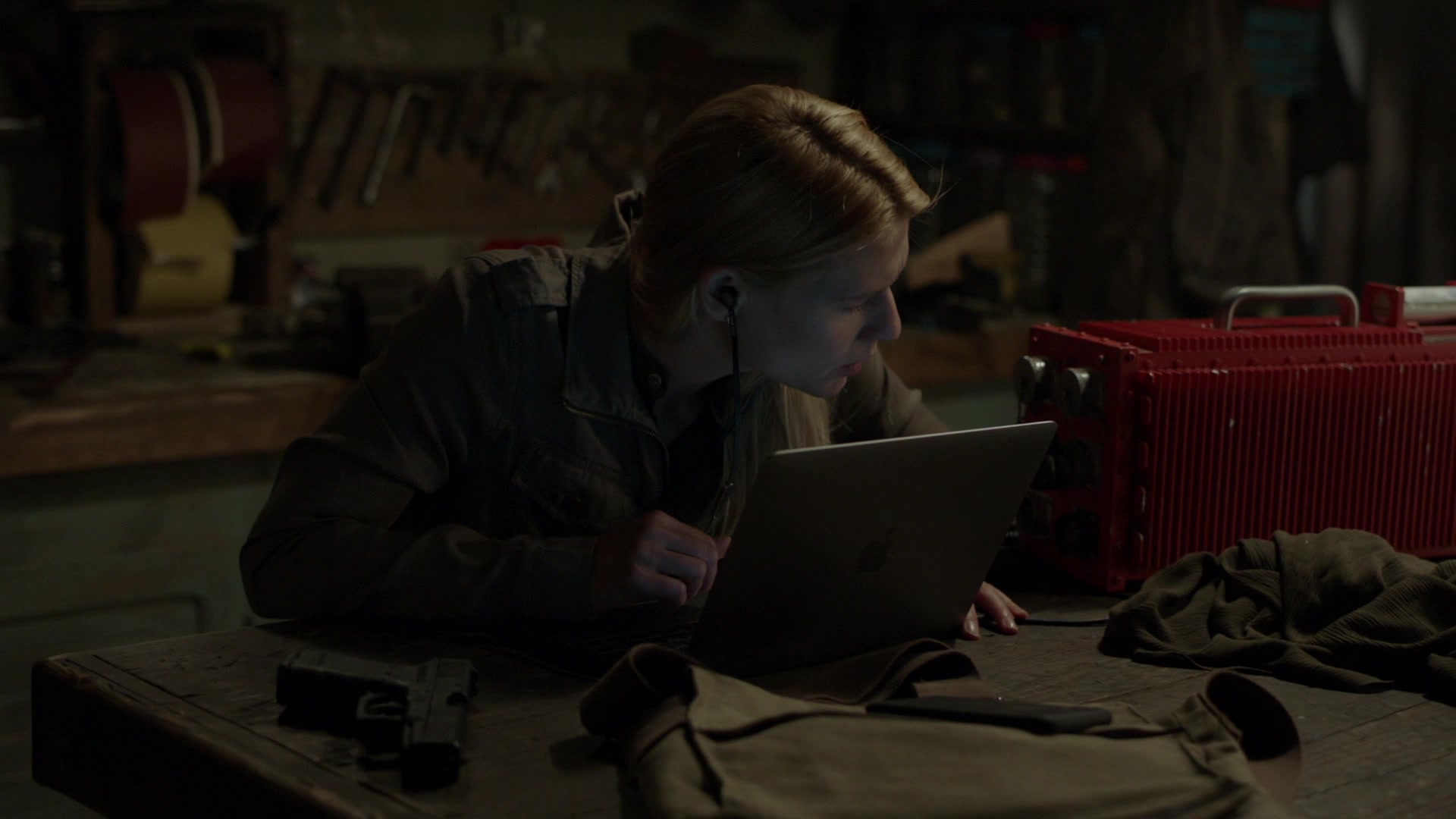 Homeland-8x09-590.jpg Homeland-8x09-590.jpg